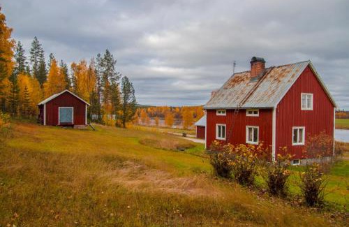 Overkalix Maison | COZY Home with LAKE view-free WiFi - free SAUNA