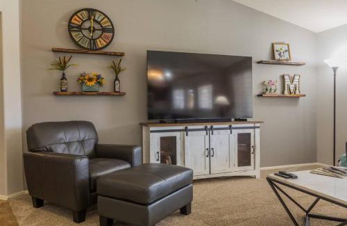 East Mesa Maison | Cozy home with pool, fire table, BBQ, RV parking