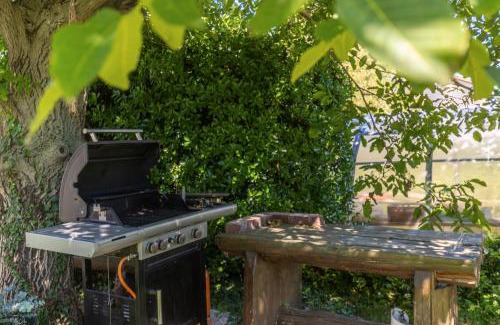 Sarsoni Appartement | Cozy Home with Private Garden - Happy Rentals