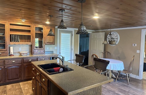 Mammoth Spring Maison | Cozy Home with River View