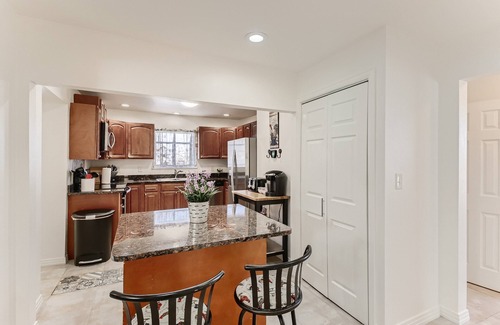 Wheat Ridge Maison | Cozy homebase in a GREAT LOCATION! Close to Amenities! Awesome deck with games.