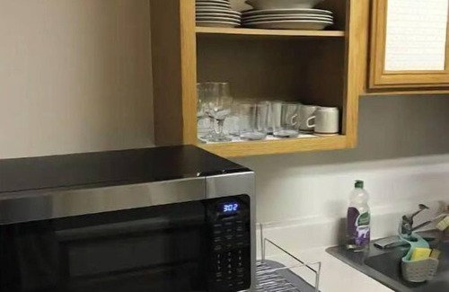 Bethesda Appartement | Cozy, homey, cute place walking to train and buses