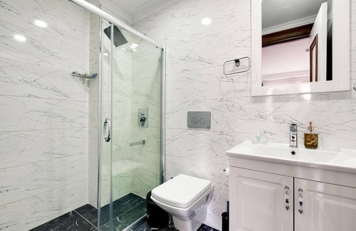 Cekirge Mahallesi Maison | Cozy Hotel Room w Balcony and Terrace in Bursa