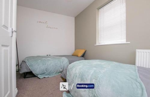 Colchester Maison | Cozy House By AR Properties Short Lets & Serviced Accommodation Colchester