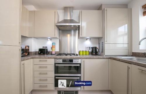 Colchester Maison | Cozy House By AR Properties Short Lets & Serviced Accommodation Colchester