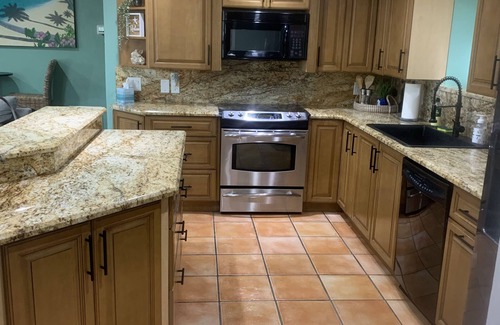 Port Orange Maison | Cozy house centrally located. 3mls to beach,7mls to speedway. Pet friendly