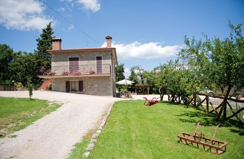 Caprese Michelangelo Maison | Cozy House in Caprese Michelangelo with Private Pool