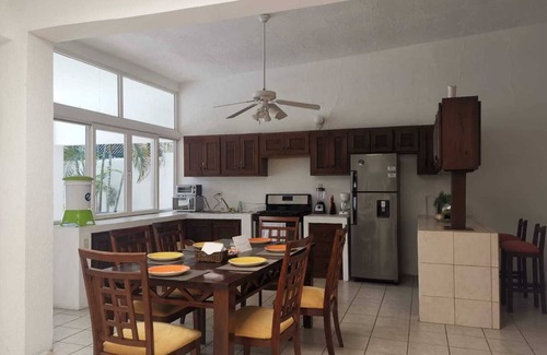 Puerto Quetzal Chalet De Ski | Cozy house in the nature close to the beach