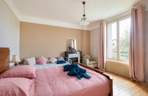 Limeil-Brevannes Maison | Cozy house with garage & large garden, PARIS Center 30min RER A, Orly airport
