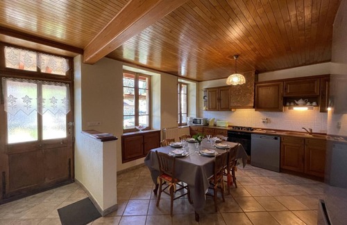 Laprugne Cottage | Maison cocooning à la montagne - activités nature, cheminée, jardin clos, animaux bienvenus
