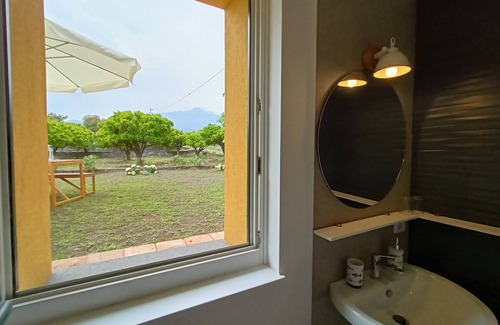 Archi Maison | Confortable maison avec jardin entouré d'agrumes entre la mer et l'Etna
