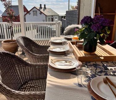 Giske Appartement | Cozy house with sea view