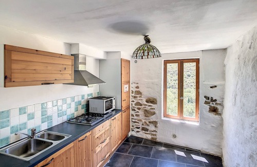 La Liviniere Maison | Maison agréable avec poêle et piscine partagée