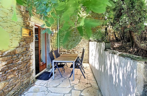 La Liviniere Maison | Maison agréable avec poêle et piscine partagée