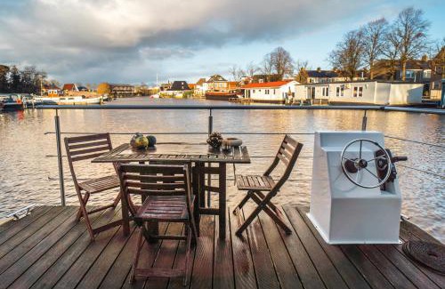 Zwartsluis Appartement | Cozy houseboat near Giethoorn