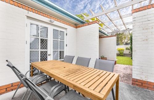 Sunnybank Maison | Cozy Hub near Food Fusion Family Business Ideal
