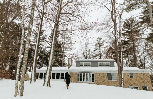 Manitowish Waters Maison | Lake House avec 200 '+ façade en sable, 2 quais, feu de camp - tout inclus