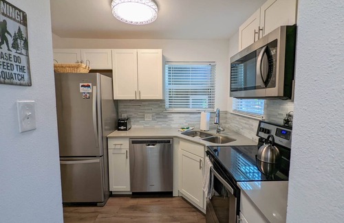 South Lamar Maison | Cozy in Heart of S. Lamar
