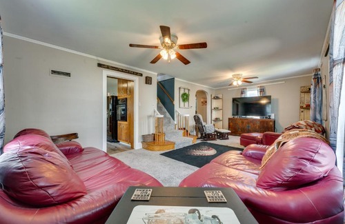 Dyersville Maison | Cozy Iowa Getaway with Patio and Fenced-In Yard!
