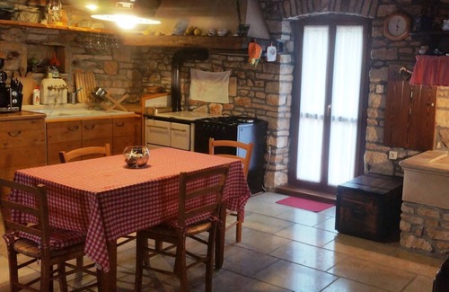 Rakalj Maison | Maison en pierre istrich confortable avec cheminée et jardin