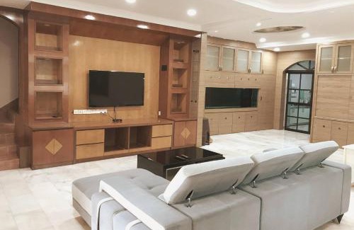 Taman Desa Tebrau Maison | Cozy Johor Bahru Home with Family Room and unblock balcony View