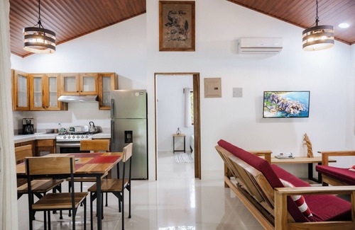 Parrita Cabine | Cozy jungle cabin with WiFi and AC in beautiful Parrita