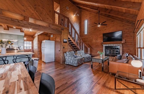 Horseshoe Bay Cabine | Cozy Kid and Pet Friendly Cabin!