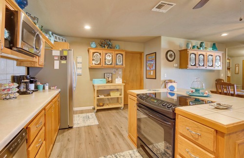 Eufaula Maison | Cozy Lake Eufaula Hideaway w/ Fire Pit & Hot Tub!