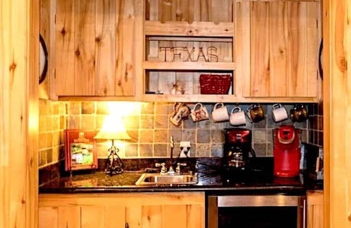 Alba Maison | Cozy Lake Fork Cabin~private boat ramp, open-air dock & lift, fire pit