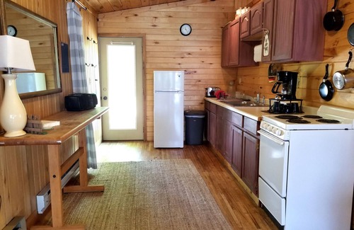Emily Cabine | Chalets confortables au bord du lac pour un merveilleux plaisir d'été!