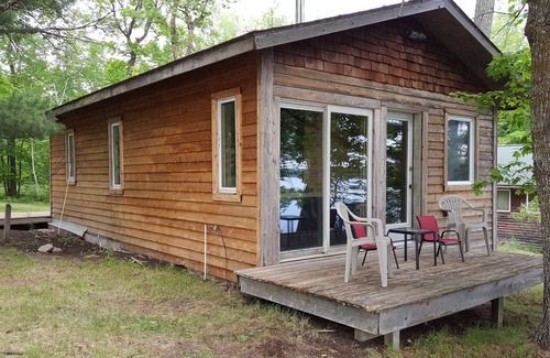 Emily Cabine | Chalets confortables au bord du lac pour un merveilleux plaisir d'été!