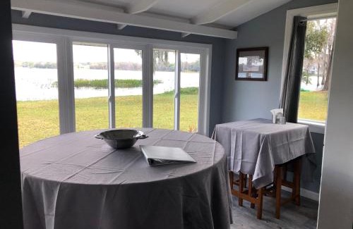 Clermont Maison | Cozy Lake Front Cottage