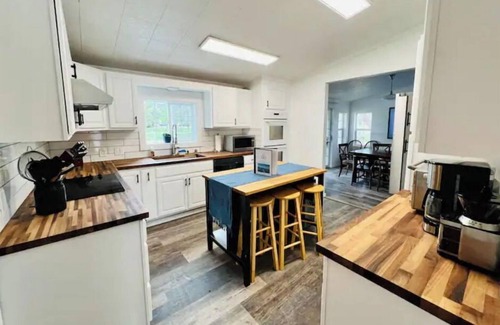 Silver Lake Maison | Cozy Lake Front Getaway!!!