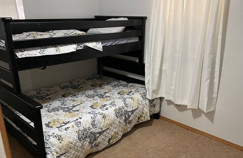 Fort Cobb Maison | Cozy Lake House-No Cleaning Fees