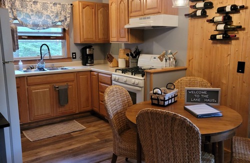 Woodruff Cabine | Cozy Lakefront Cabin - Close to Everything!