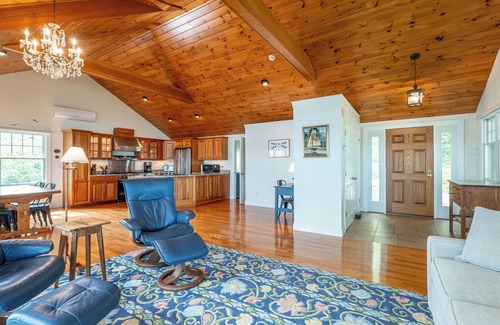 Raymond Cabine | Cozy Lakefront Cabin-Private Dock-Kayaks-Firepit