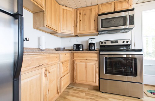 Jeddo Maison | Cozy Lakefront Cottage - Gorgeous Views of Lake Huron!