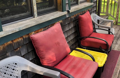 Derby Cabine | Cozy lakeside cabin with AC and WiFi . 240 ft private beach and dock