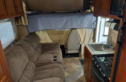 Lake Park Maison | Cozy Lakeside RV awaits