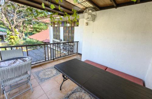 Las Pinas Maison | Cozy Las Pinas Haven with Big Garden, Pet Friendly - Near Super Market and the Airport