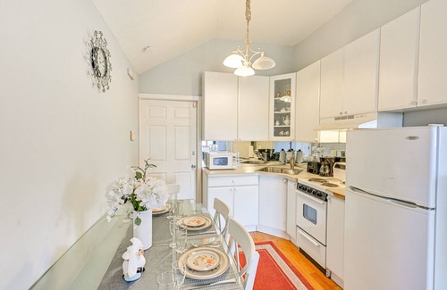 Levittown Appartement | Cozy Levittown Apartment: Full Kitchen + Smart TV!