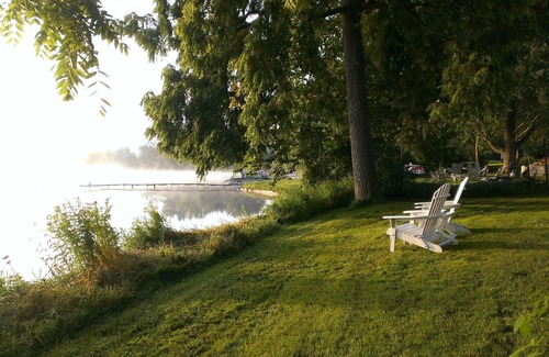 White Pigeon Cottage | Petit chalet confortable sur le lac