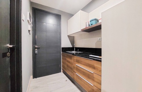 Pinang Appartement | Cozy Living 1Br Collins Boulevard Apartment