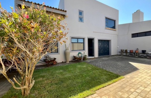 Walvis Bay Maison | Cozy living close to the Lagoon and Desert Dunes