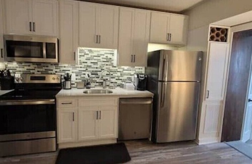 Trinidad Appartement | Cozy Living, conveniently located close to city nightlife and touring.