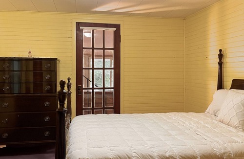 Forestport Maison | Cozy lodge in Otter Lake, 15 minutes from Old Forge.nPet Friendly