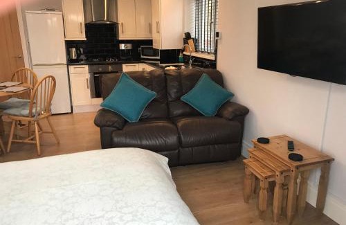 Barton-upon-Humber Appartement | Cozy lodge with private garden and bbq