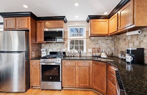 Pittsford Appartement | Cozy Loft for 2- Steps from Village of Pittsford