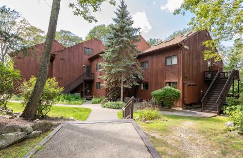 Vernon Appartement | Cozy Loft Near Lake Trails and Mountain Views