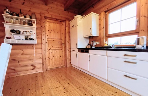 Schnepfenthal-Rodichen Cabine | Cozy log cabin by the forest with large garden